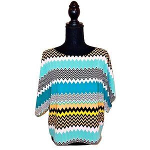 FRANCESCA'S COLLECTIONS MULTI COLORED ZIG ZAG PATTERN BLOUSE WITH ZIPPER BACK